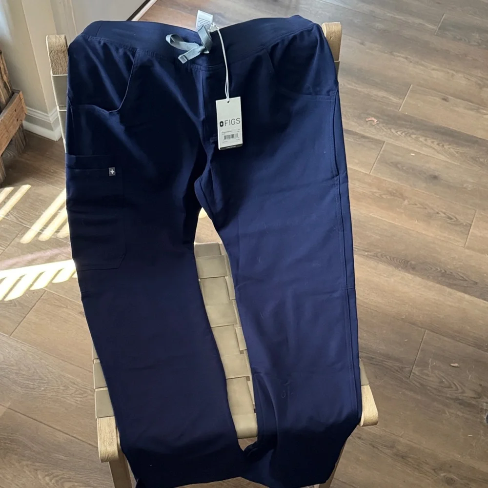 Figs women’s Navy Pants - Picture 1 of 4